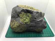 Load image into Gallery viewer, Olivine peridot