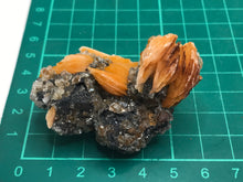 Load image into Gallery viewer, Cerussite And Baryte