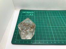 Load image into Gallery viewer, Quartz Crystal point
