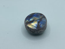 Load image into Gallery viewer, Labradorite dragon egg