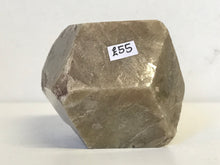 Load image into Gallery viewer, Grossular garnet