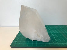 Load image into Gallery viewer, Quartz point
