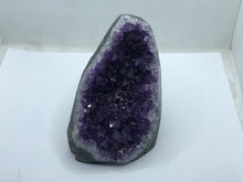 Load image into Gallery viewer, Amethyst cut base
