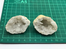 Load image into Gallery viewer, Quartz geode
