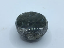 Load image into Gallery viewer, Labradorite egg
