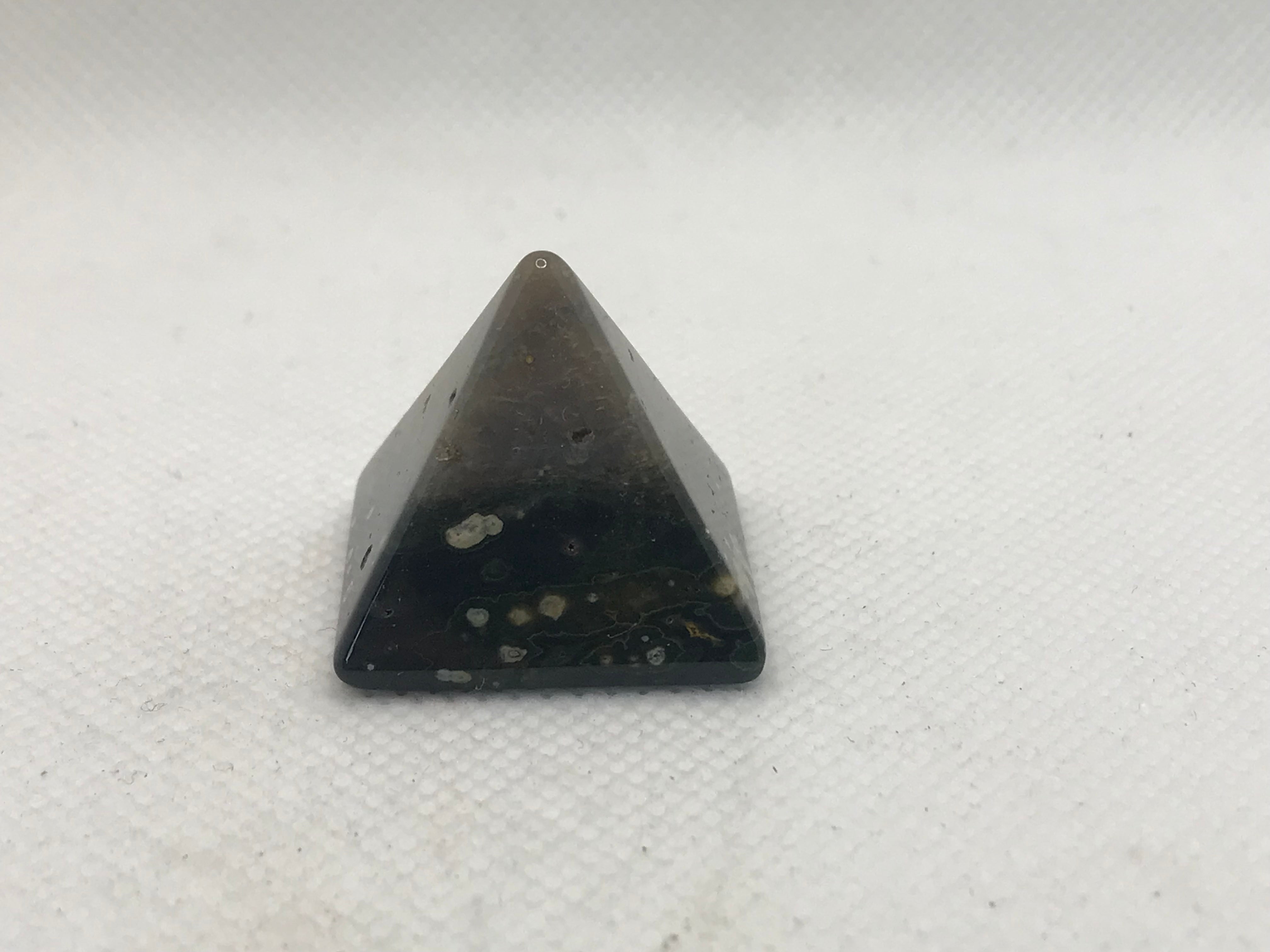 Ocean jasper pyramid – Crystal and fossils
