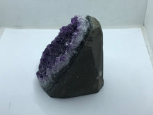 Load image into Gallery viewer, Amethyst cut base
