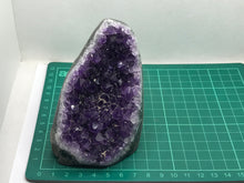 Load image into Gallery viewer, Amethyst cut base
