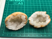 Load image into Gallery viewer, Quartz geode
