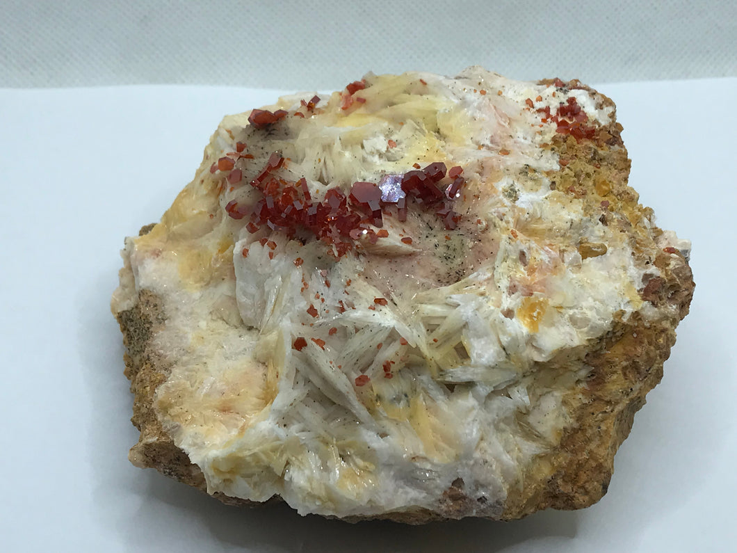 Vanadinite on baryte