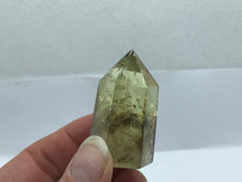 Load image into Gallery viewer, Lemon Quartz point
