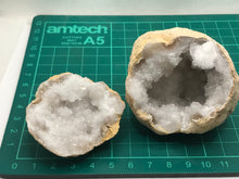 Load image into Gallery viewer, Quartz geode
