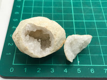 Load image into Gallery viewer, Quartz geode
