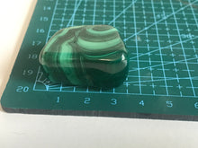 Load image into Gallery viewer, Malachite polished pebble
