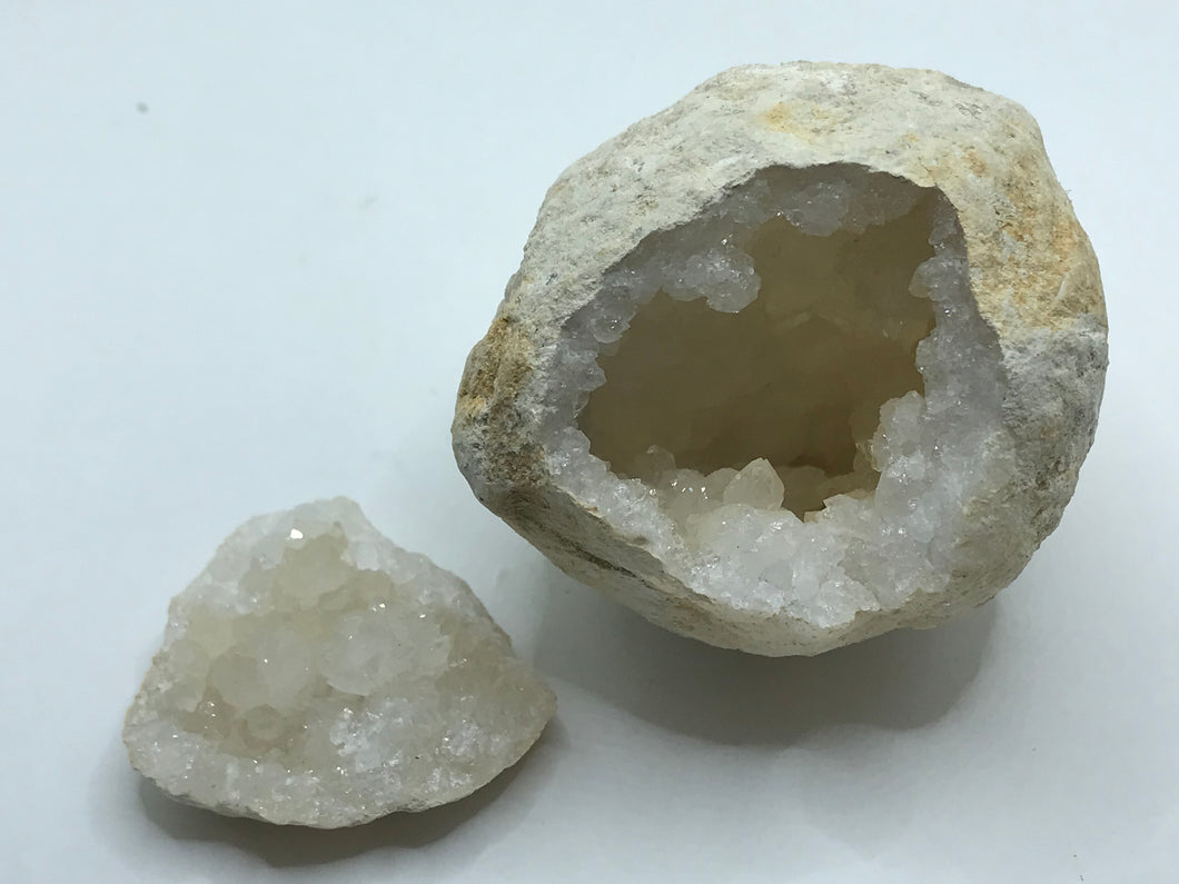 Quartz geode