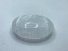 Load image into Gallery viewer, Selenite palmstone
