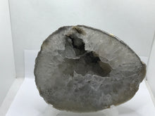 Load image into Gallery viewer, Agate geode
