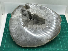 Load image into Gallery viewer, Agate geode
