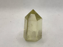 Load image into Gallery viewer, Lemon Quartz point
