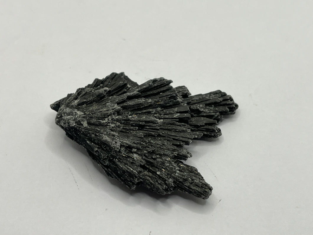 Black kyanite