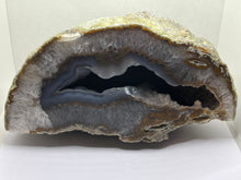 Load image into Gallery viewer, Agate geode

