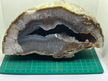 Load image into Gallery viewer, Agate geode
