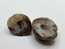 Load image into Gallery viewer, Agate geode
