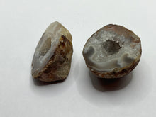 Load image into Gallery viewer, Agate geode
