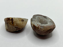 Load image into Gallery viewer, Agate geode
