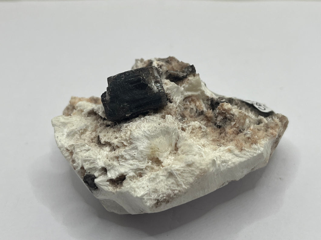 Calbdonite inclusions on apophyllite on modernite