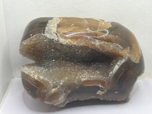 Load image into Gallery viewer, Agate geode
