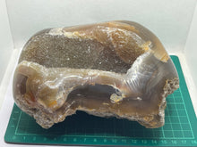 Load image into Gallery viewer, Agate geode

