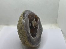 Load image into Gallery viewer, Agate geode
