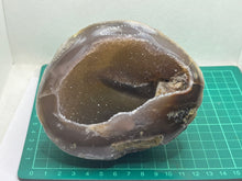 Load image into Gallery viewer, Agate geode
