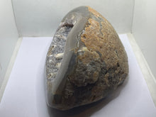 Load image into Gallery viewer, Agate geode

