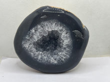 Load image into Gallery viewer, Agate geode
