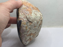 Load image into Gallery viewer, Agate geode
