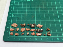 Load image into Gallery viewer, Wulfenite crystals
