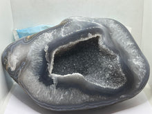 Load image into Gallery viewer, Agate geode
