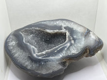 Load image into Gallery viewer, Agate geode
