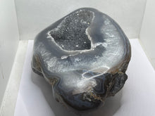 Load image into Gallery viewer, Agate geode
