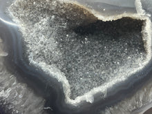 Load image into Gallery viewer, Agate geode
