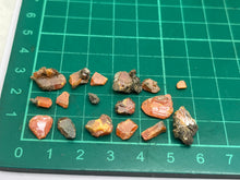 Load image into Gallery viewer, Wulfenite crystals
