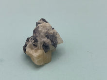 Load image into Gallery viewer, Blue spinel
