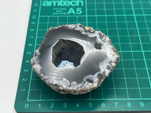 Load image into Gallery viewer, Dugway geode
