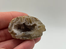 Load image into Gallery viewer, Agate geode
