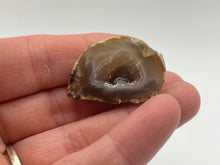 Load image into Gallery viewer, Agate geode

