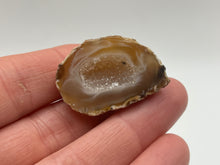 Load image into Gallery viewer, Agate geode
