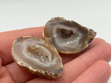 Load image into Gallery viewer, Agate geode
