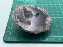 Load image into Gallery viewer, Dugway geode
